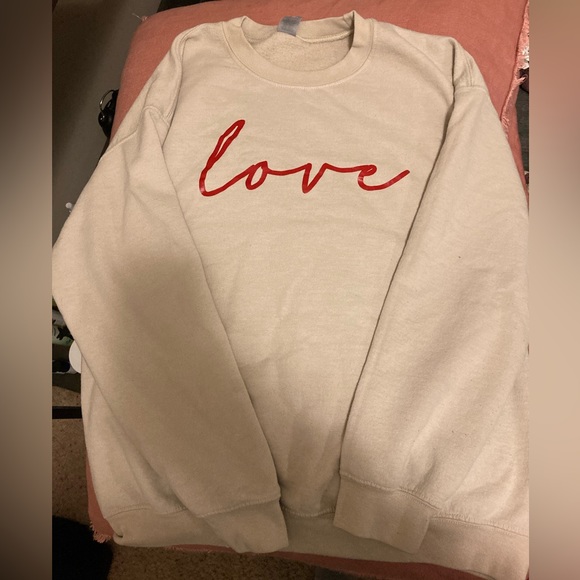 “Love” sweater. Unisex - Picture 1 of 2